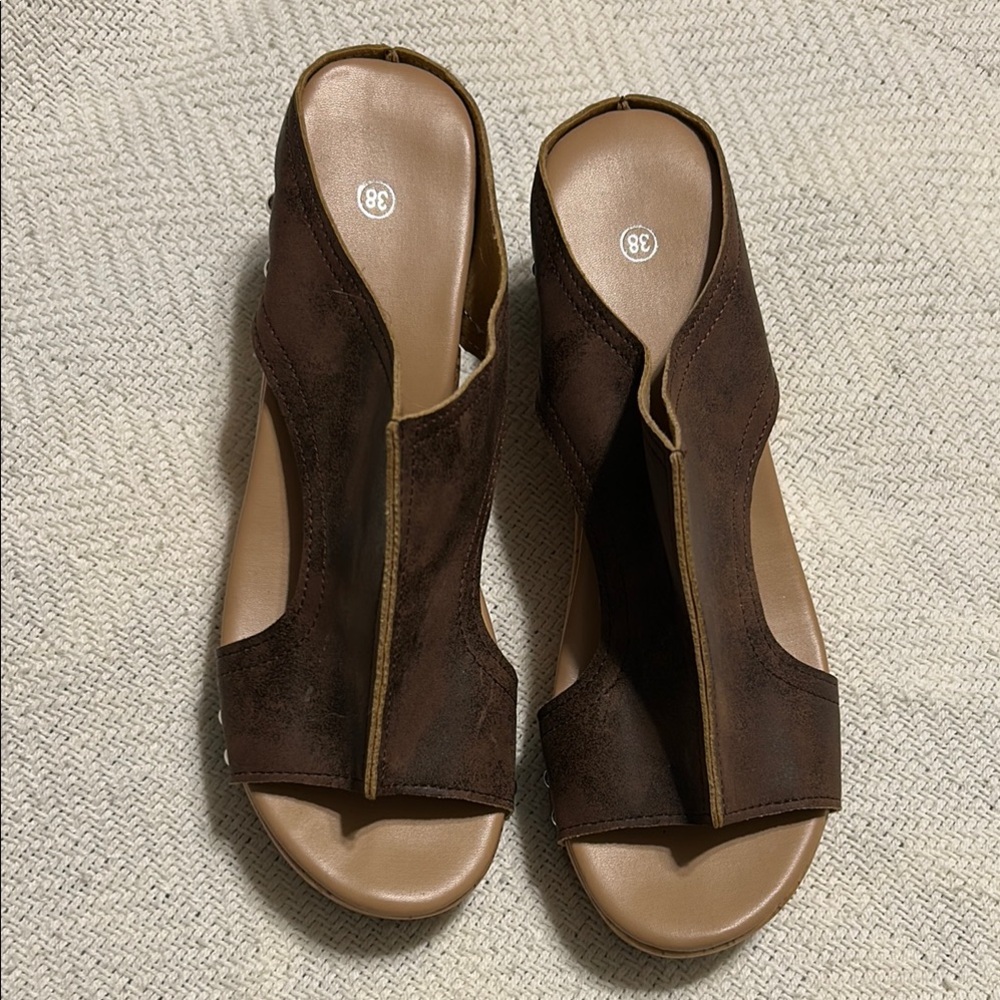 Totally Cute and Comfy Sandals w Cork Look Platform